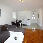 Apartments Dubreta